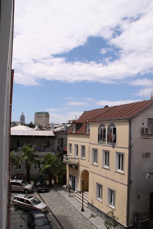 Black-White Rooms Batumi Exterior foto