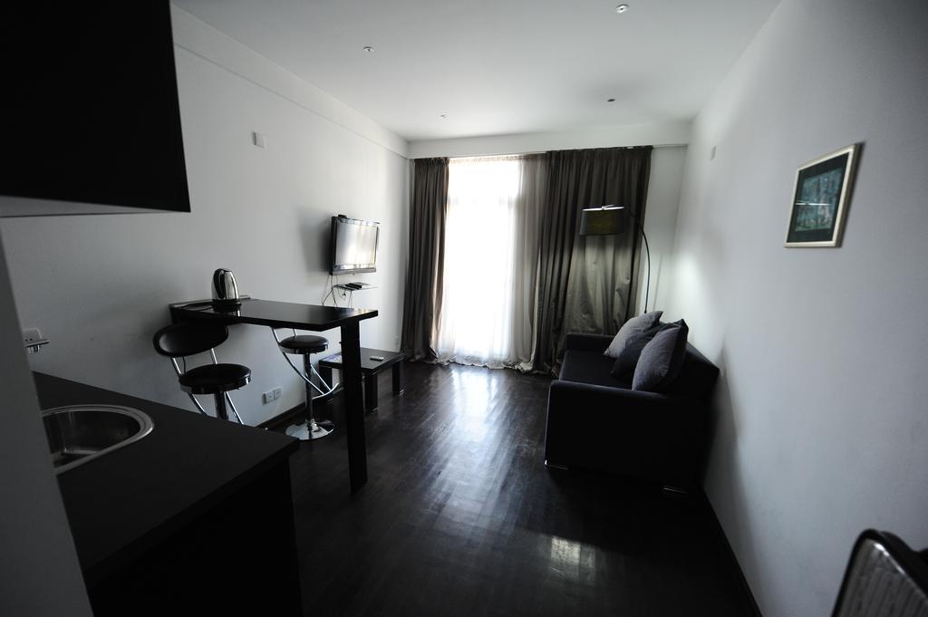 Black-White Rooms Batumi Exterior foto